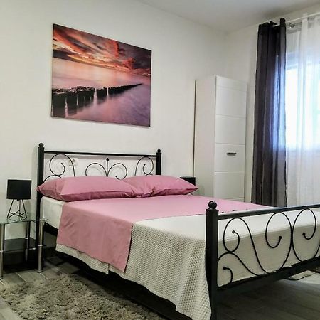 Studio Apartman Violeta II - 50M From The Beach Trogir Exterior photo